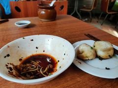 -老字号眼镜子煎包汤包店