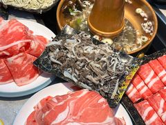 -洞庭洲·防空洞火锅·烧烤·铜锅涮肉(新百广场店)