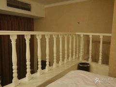 -地中海阳光大酒店(南昌红谷滩学府大道地铁站店)