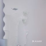 洞穴式纯白咖啡店｜滤镜我要的白是温柔的白