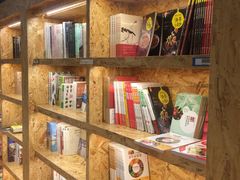 零售区-新华里咖啡书吧(新华书店小寨店)