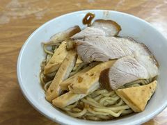 -松树干拌面店