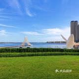 周末休闲游玩的好去处，在浪花沙滩度假，感受海边生活