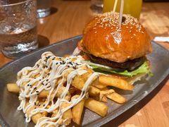 -三勾JJJ Burger&Coffee(梅溪湖店)