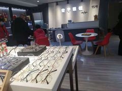 -宏宇眼镜蔡司依视路折扣店(兆佳眼镜城店)