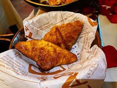 牛角包-YUE·6·西式融合餐厅(外滩六号店)