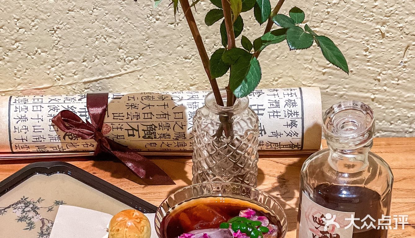 没想到刚刚办好校友卡 就在川大南门发现这家国风茶咖