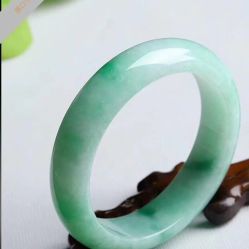 -北京七彩云南翡翠珠宝旗舰店(月坛店)