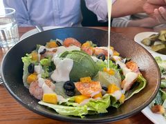 芒果牛油果烤虾沙拉-普兰达德国餐厅·德式脆皮烤猪肘·自酿啤酒(观唐店)