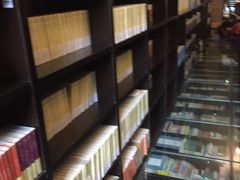 -钟书阁(松江泰晤士小镇店)