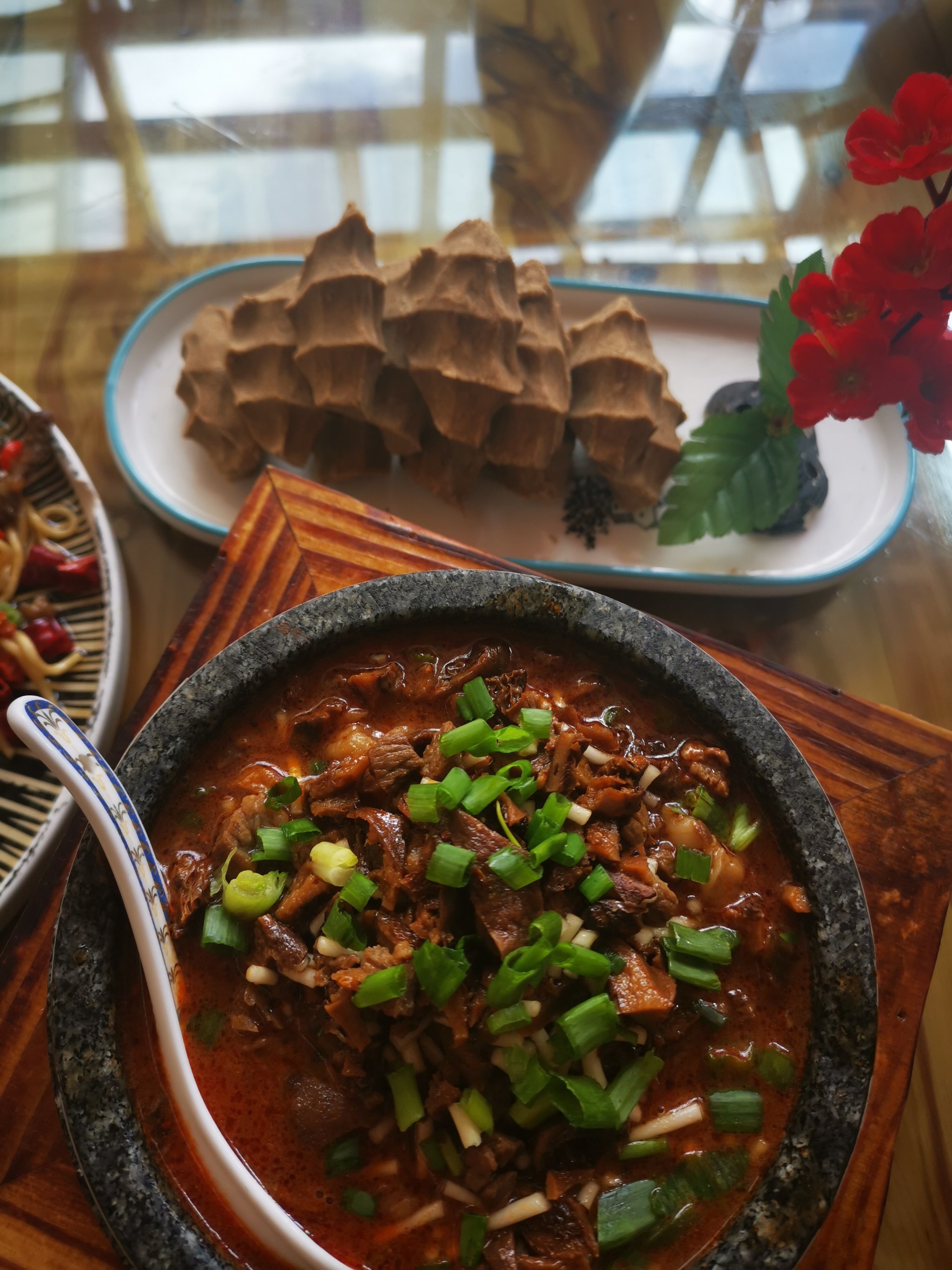 极地圣音利塞店在卓尼县里赛村,里县城三公