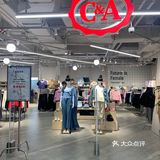 换季穿衣指南｜C&A花边V领短上衣搭配复古小香风短裙