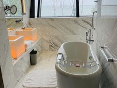 -上海滴水湖皇冠假日酒店