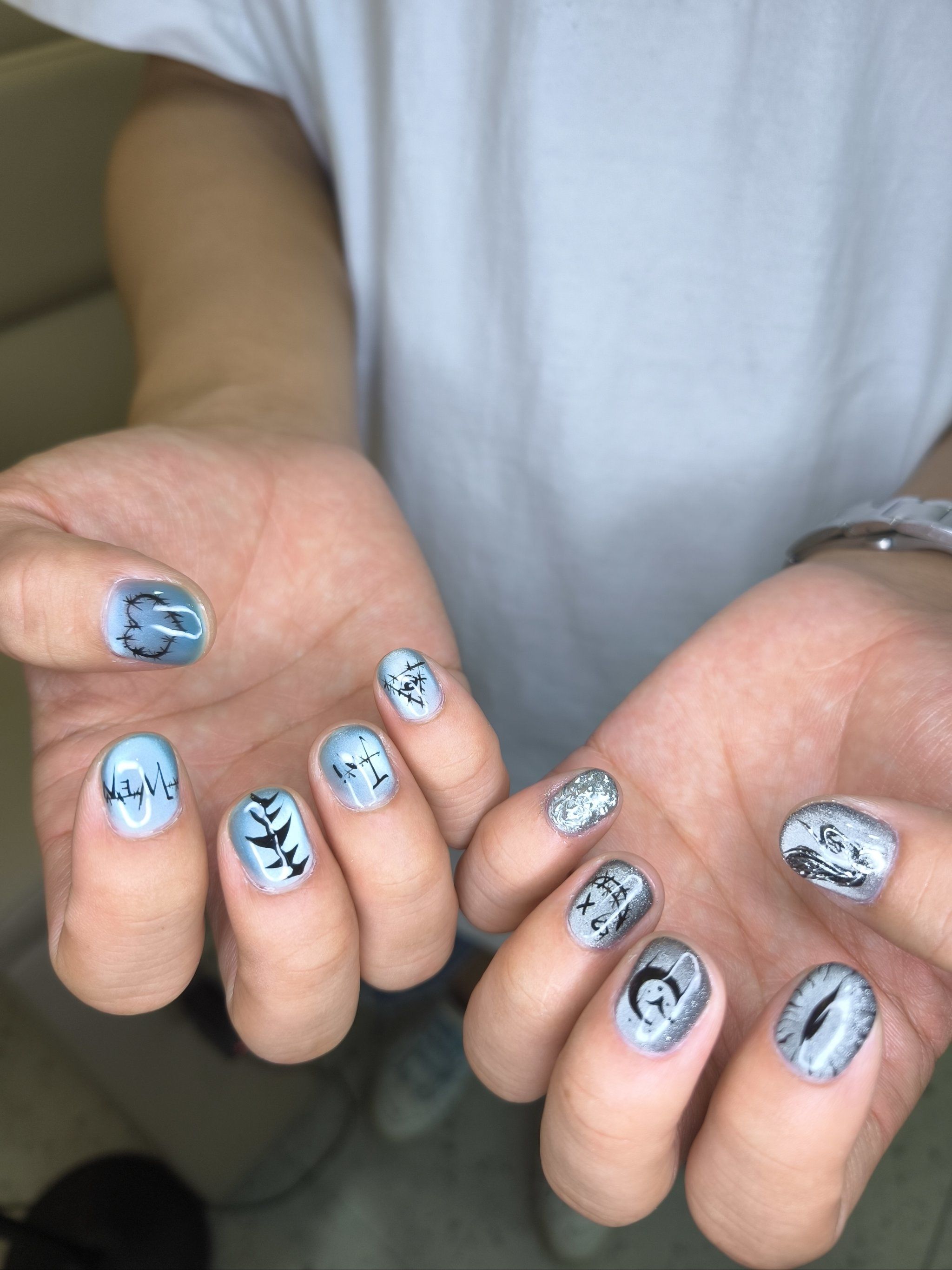 酷酷的男生美甲 快乐一天彩绘美甲