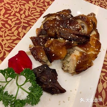 鱼肉很嫩很新鲜，桂林的鱼都好好吃啊，日常羡慕桂林人民！