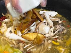 -菌乡缘·野生菌蒸汽鱼火锅(江边夜市店)