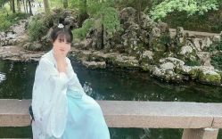 -一揽芳华汉服旗袍体验馆(拙政园店)