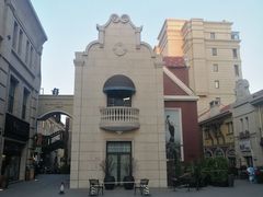 -鲁邦国际风情街(麦世达韩国精品百货店)