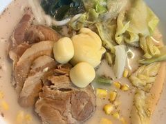 日式叉烧赞岐乌冬配黑蒜油猪骨汤-彗星餐厅(香港迪士尼乐园)