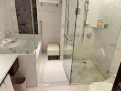 -深圳富苑皇冠假日套房酒店
