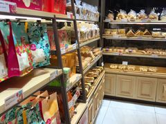 面包甜点陈列柜-嘉华鲜花饼·现烤(昆明老街店)