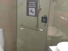 -7天连锁酒店(上海徐家汇龙华路地铁站店)