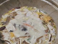 -抚仙湖石锅鱼菌园(明星鱼洞分店)