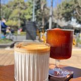 阳光下的院子·Cafree