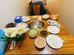 -洞庭洲·防空洞火锅·铜锅涮肉·烧烤(新百广场店)