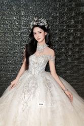 点击看大图 -艾拉·女王婚纱礼服馆