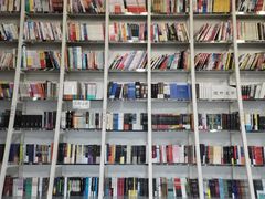 -钟书阁(松江泰晤士小镇店)