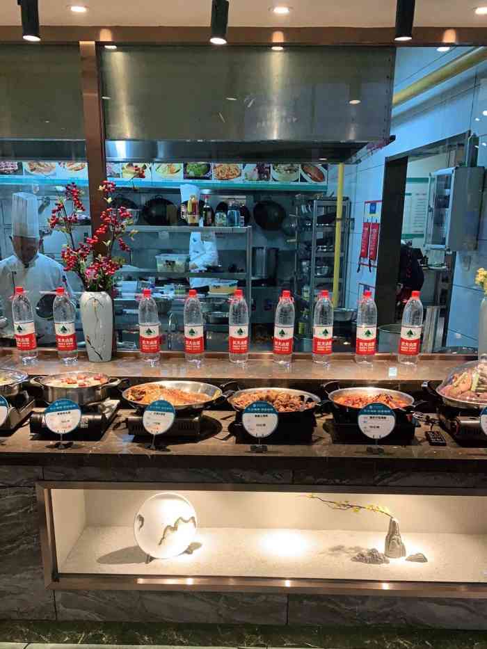 丽园海鲜·餐厅(体育场店)-"丽园海鲜餐厅在呼和浩特体育场北端.