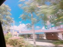 -Chom Cafe and Restaurant
