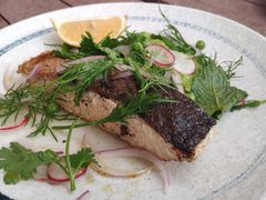 煎三文鱼伴青豆泥和香草沙拉-SMOKI & CO(五大道店)