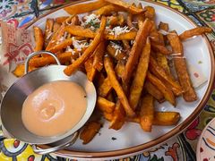 炸红薯条配黑松露芝士-BROWNSTONE布朗石西班牙餐厅(富城店)