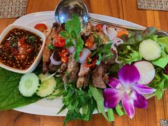 -Chom Cafe and Restaurant