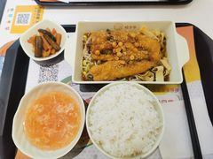 麻椒无骨烤鱼饭-鲲少爷烤鱼饭.螺蛳粉·清真(爱琴海店)