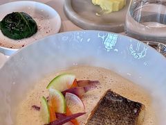 榛子味黄油慢煮大连海鲈鱼-Le Comptoir de Pierre Gagnaire