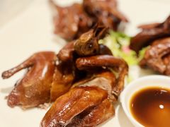 果木烟熏香茅玻璃脆皮乳鸽-喜来登由由大酒店九州膳坊中餐厅