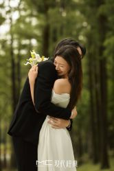-现代经典婚纱摄影