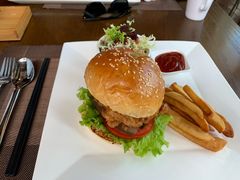 炸鸡腿汉堡-神州半岛喜来登度假酒店·盛宴汉堡·战斧牛排·后安粉