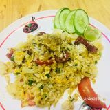 芒果糯米饭基本每桌必点。芒果给得很足，糯米软糯有嚼劲