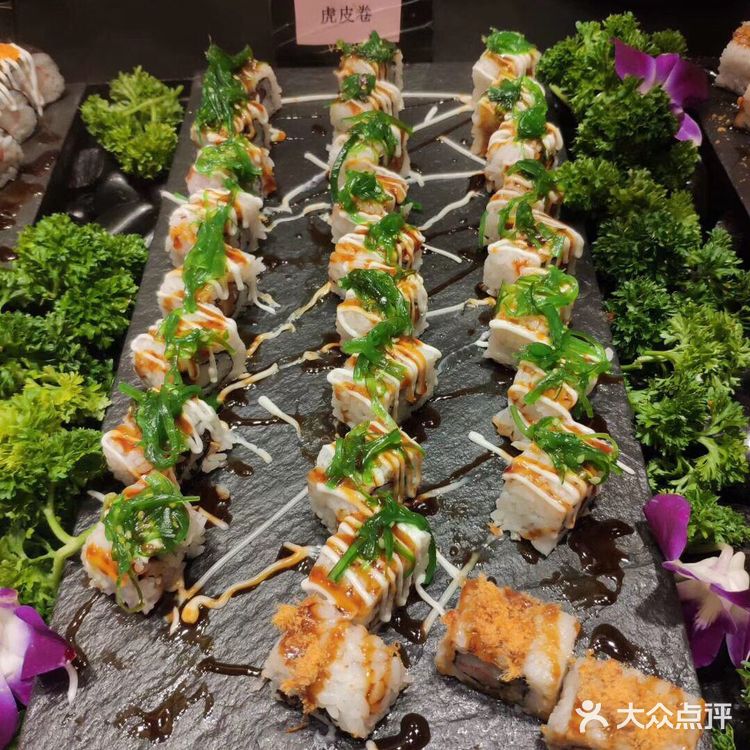 我也不好意思问多少钱，我估计也就是七八十一个人吧！