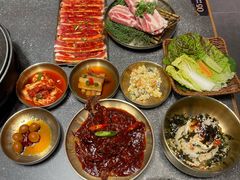 -草家酱蟹炭火烤肉店(珲春南路二店)