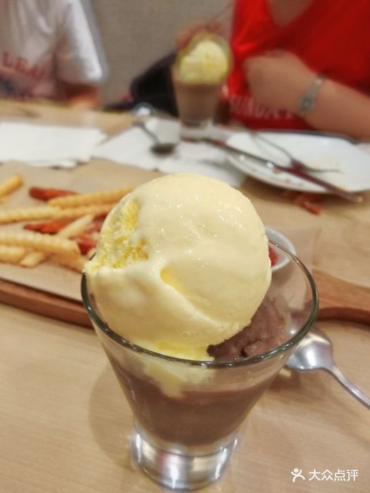 必胜客(万象城店)双球冰淇淋图片