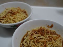 -松树干拌面店