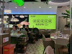 大堂-洪氏嗨捞·广东猪肚鸡·椰子鸡火锅(西咸万象城店)