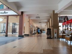 -王府井奥莱临潼小镇(临潼店)