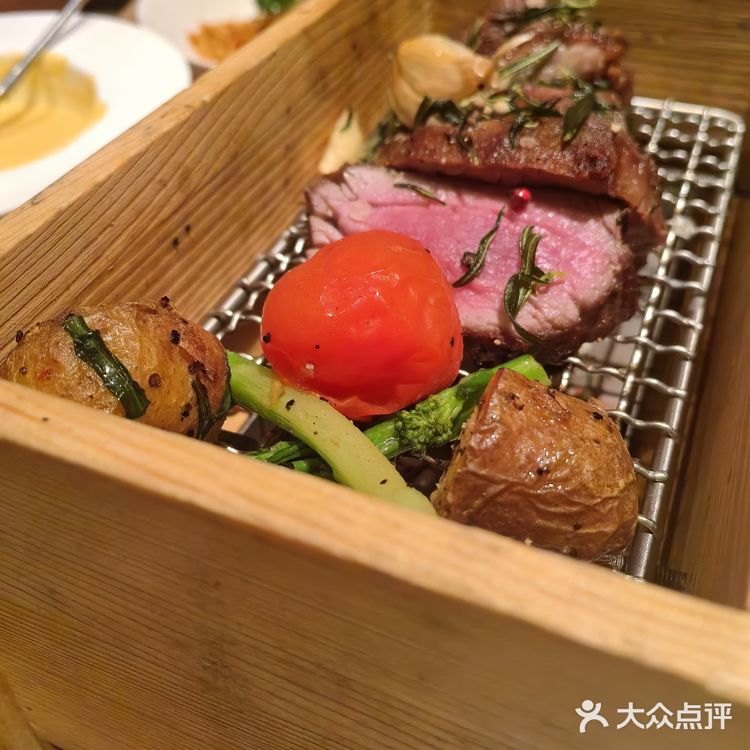 浪漫夜晚的美食约会