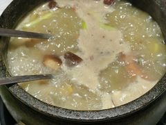 -鲁朗纳麦石锅鸡庄园